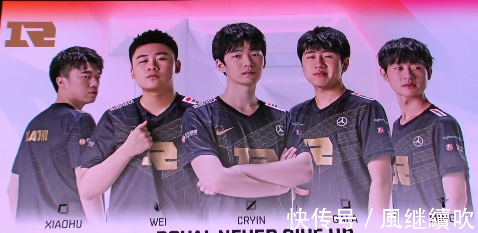 助球队很快 助球队很快